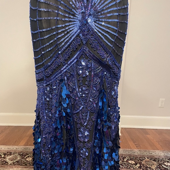 Luxury CAROLINE DESIGNER SILK WITH INTRICATE BEADING GOWN VIDEO IN PHOTOS - Picture 5 of 17